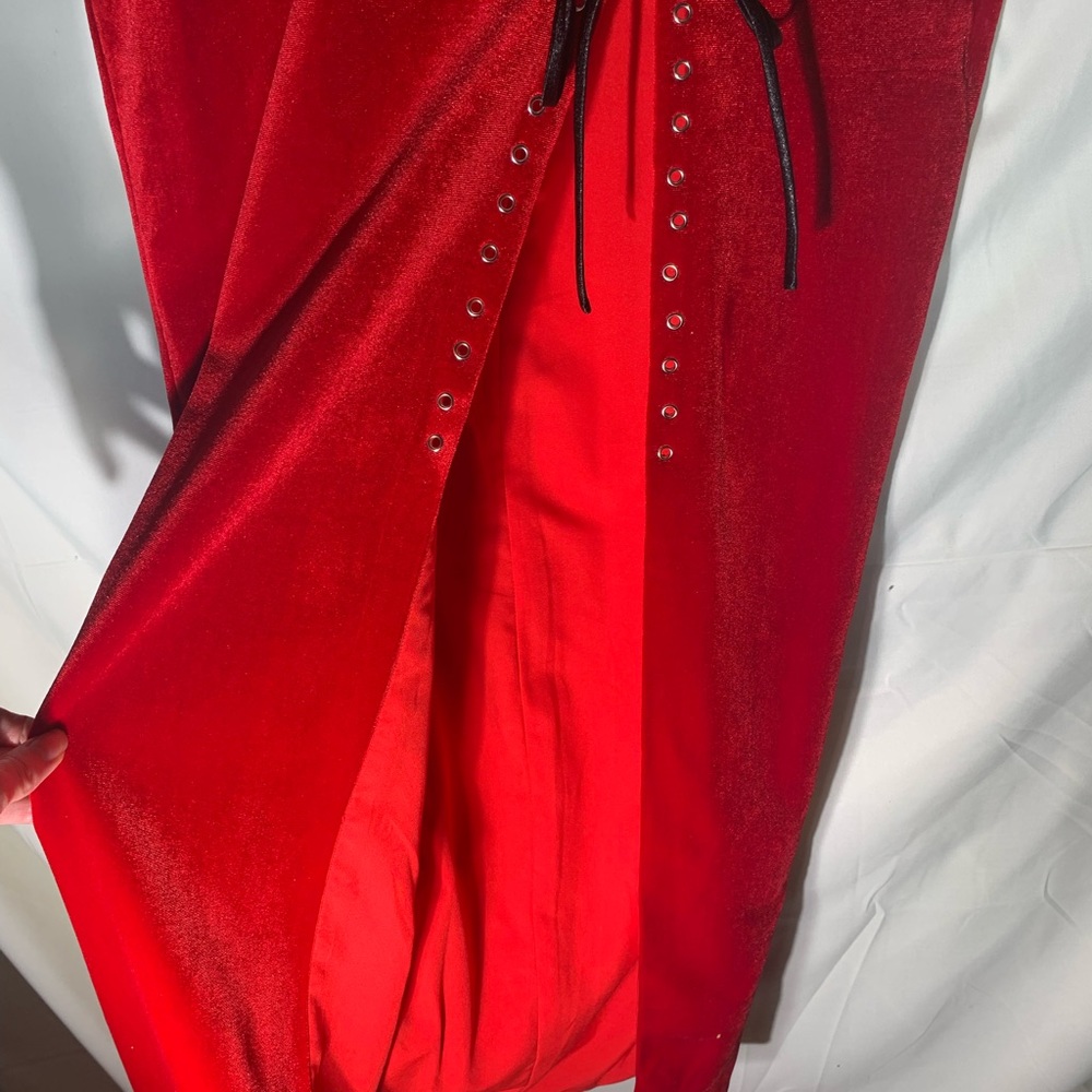 Brand new gorgeous red velvet Adeirlina gown - Picture 8 of 10